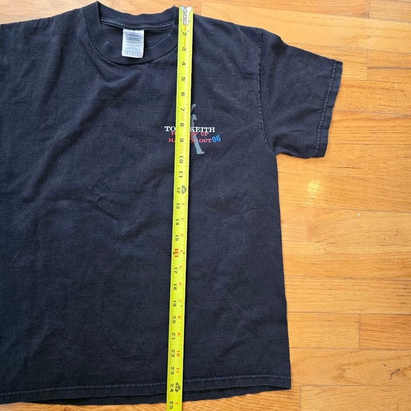 Toby Keith 2006 Hookin Up Hangin Out Tour Rare Truck Crew Shirt Medium Vintage - Picture 5 of 6